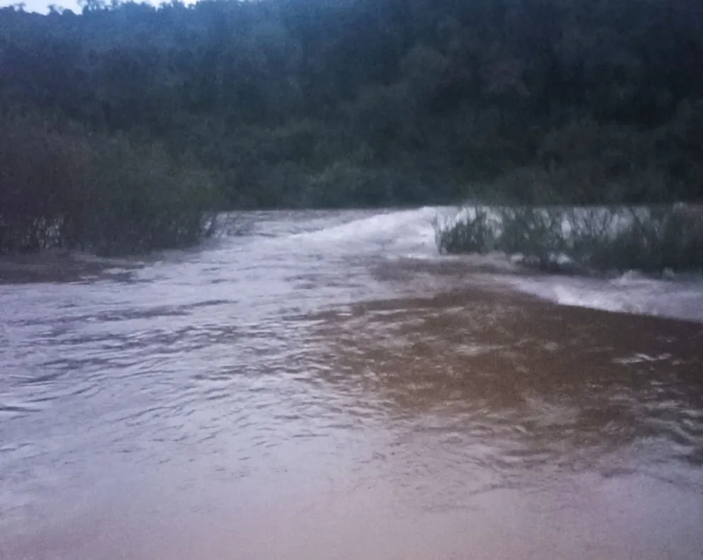 Acceso cerrado al Parque Saltos del Moconá por crecida del arroyo Yabotí